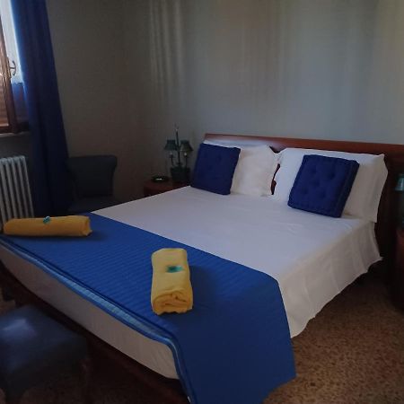 Debora Maison B&B Colombare Di Sirmione Eksteriør bilde