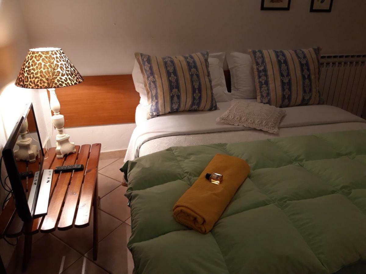 Debora Maison B&B Colombare Di Sirmione Eksteriør bilde